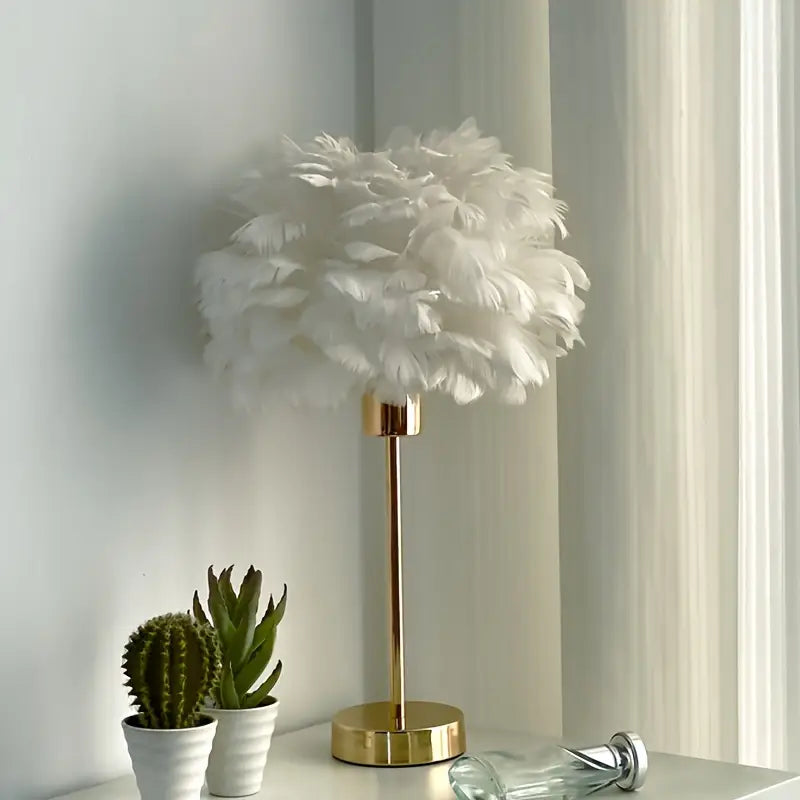 Elegante Witte Veer Tafellamp met Gouden Minimalistisch Design