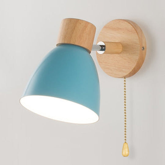 Scandinavische houten wandlamp